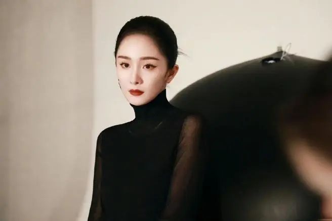 杨幂主流电影圈_杨幂的影视作品对观众的影响_杨幂作品播放量