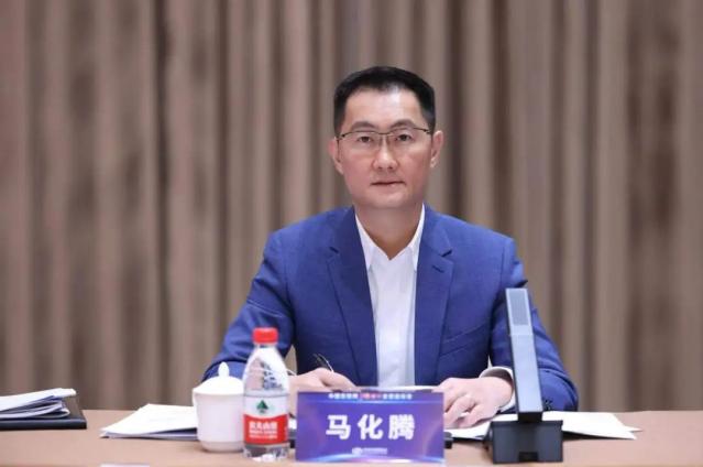 雷军谈未来的发展_雷军如何推动国际化进程_雷军说的趋势是什么