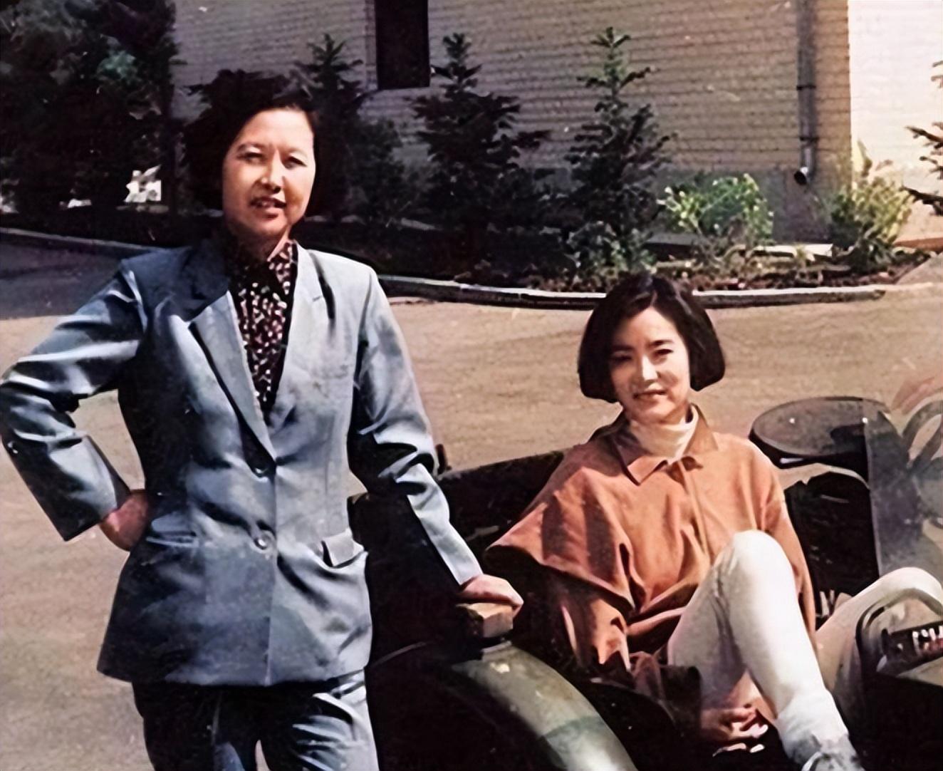 爱丝人允儿薄丝_林青霞年轻动图_林青霞与粉丝的动人故事
